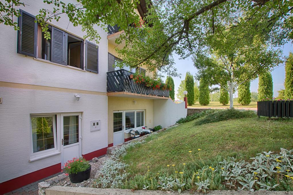 Apartments Bozic Grabovac  Exterior foto
